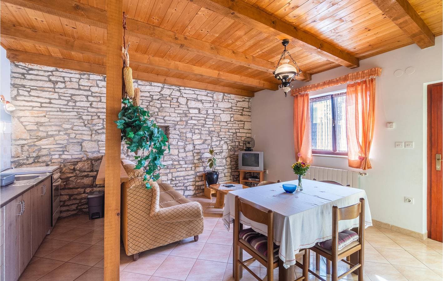 Foto 10 von 23: Gemütliche Ferienwohnung mit Terrasse, WLAN und Parkplatz, 1,5 km von der Küste und der Stadt entfernt