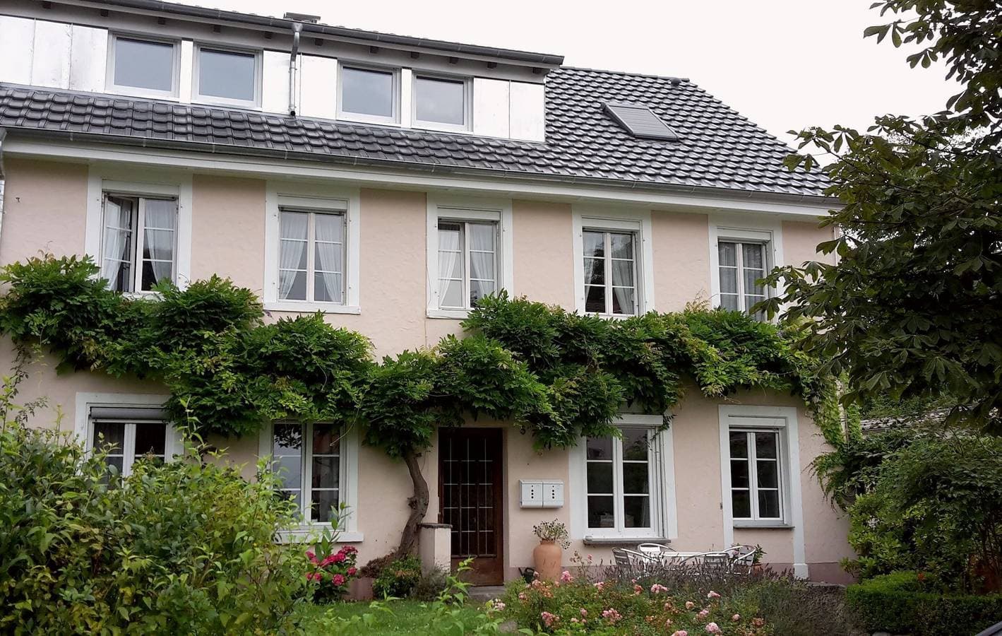 Foto 2 von 12: Ferienwohnung 2 - Unterm Blauregen mit Privatterrasse und Wi-Fi
