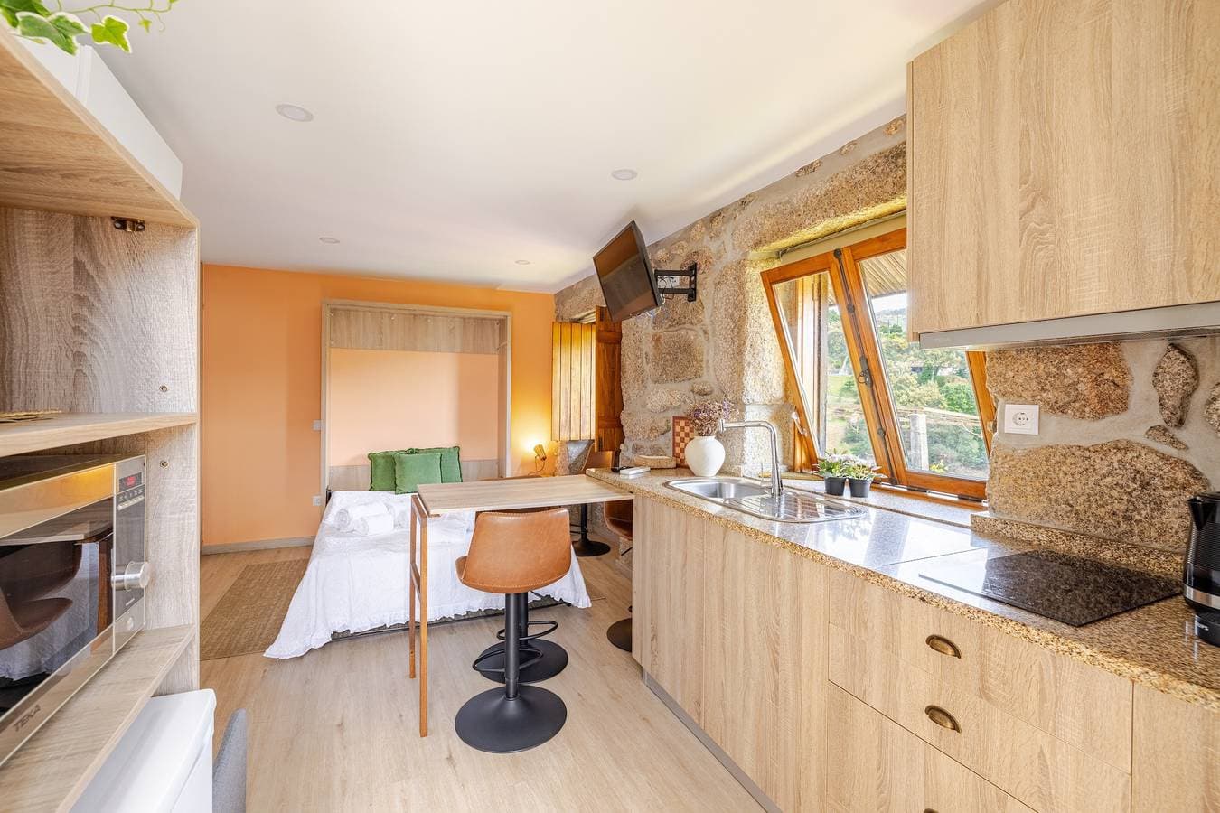 Foto 7 von 18: Ferienhaus 'Estúdio À Beira Da Água No Gerês' mit Seeblick, WLAN und Klimaanlage