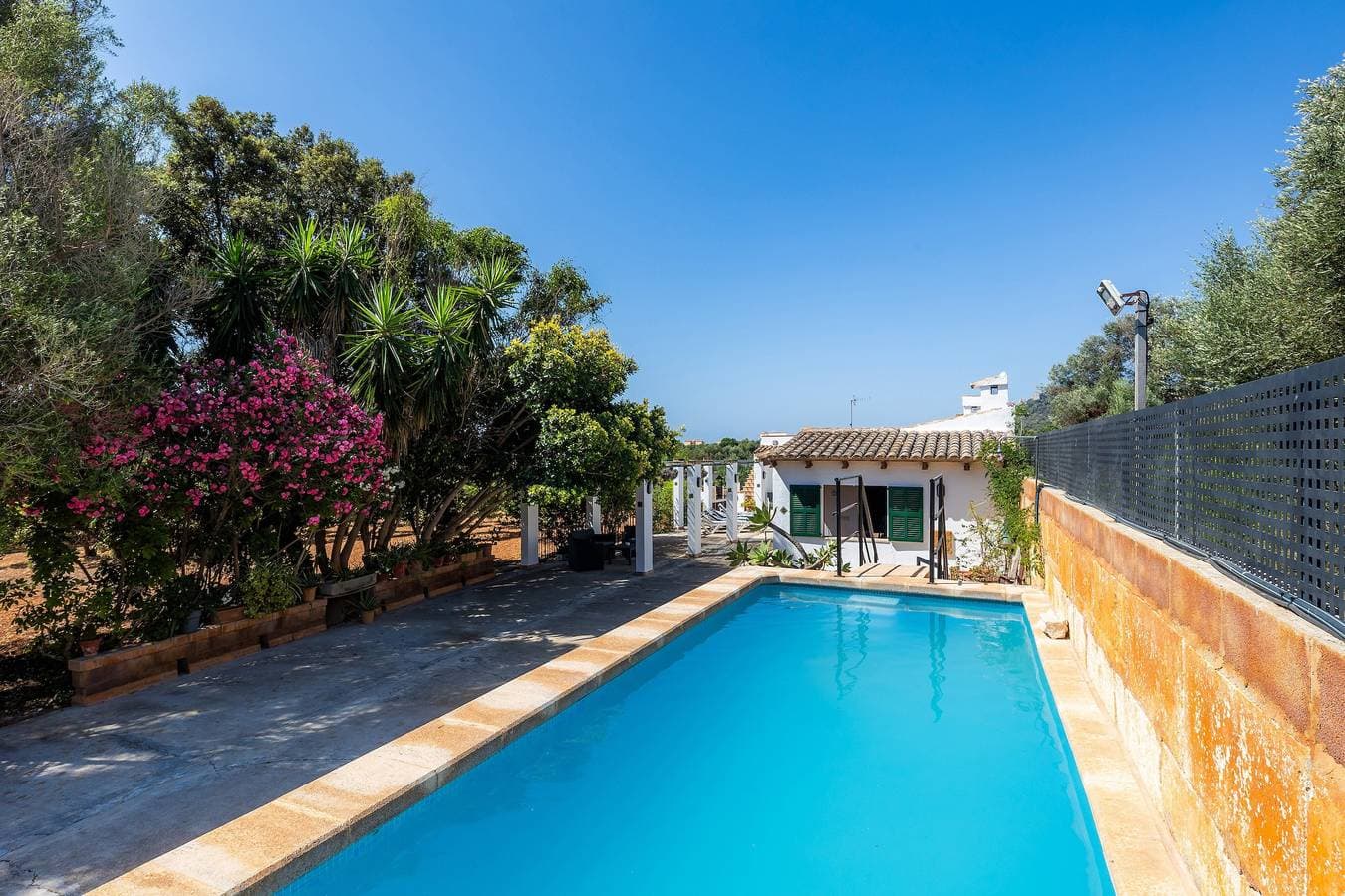 Foto 2 von 36: Finca "Sa Casa Des Pintor Miquel Vives 213" mit privatem Pool, 2 Terrassen und WLAN