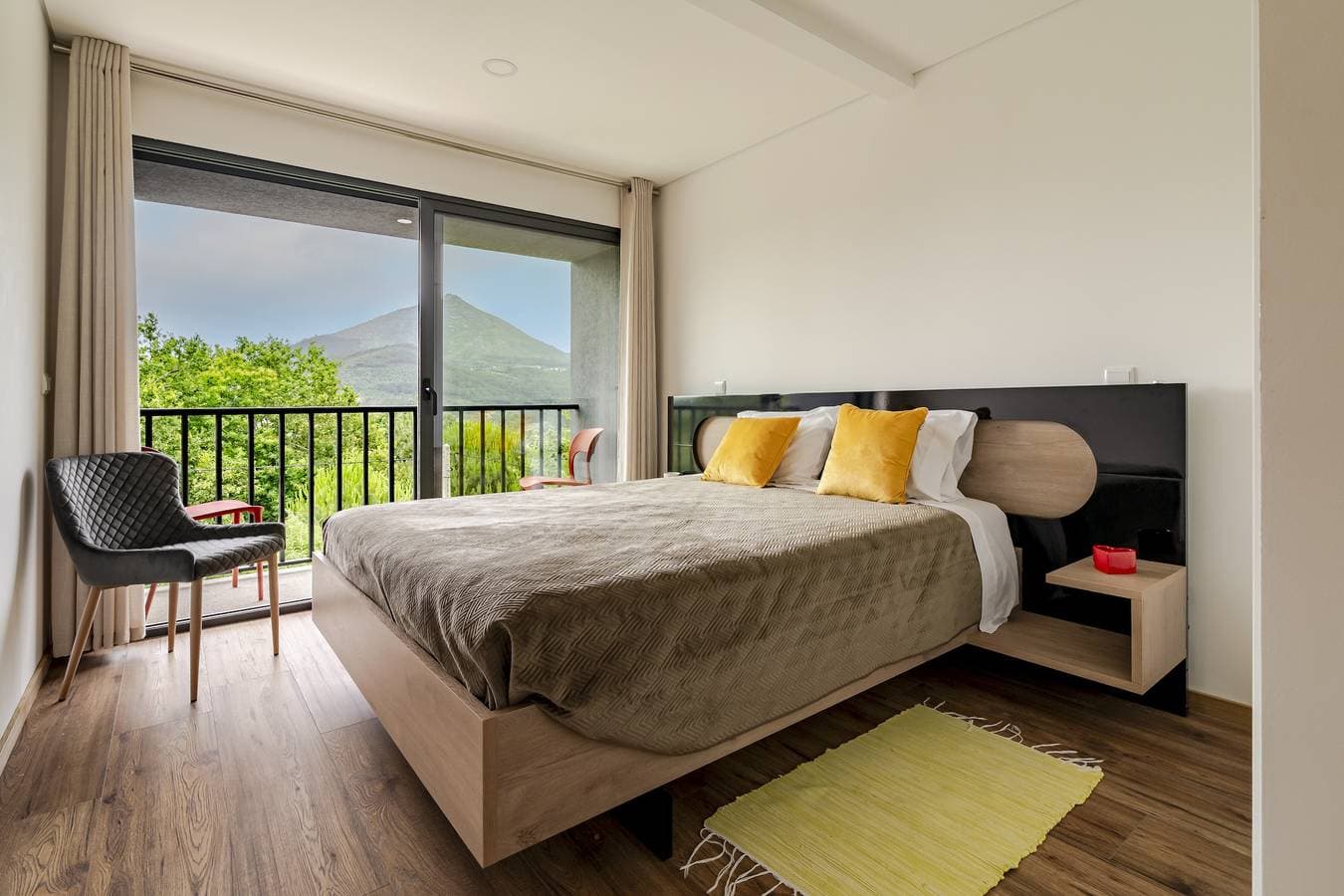 Foto 11 von 25: Ferienhaus 'Felicidade' mit Bergblick, Wi-Fi und Klimaanlage