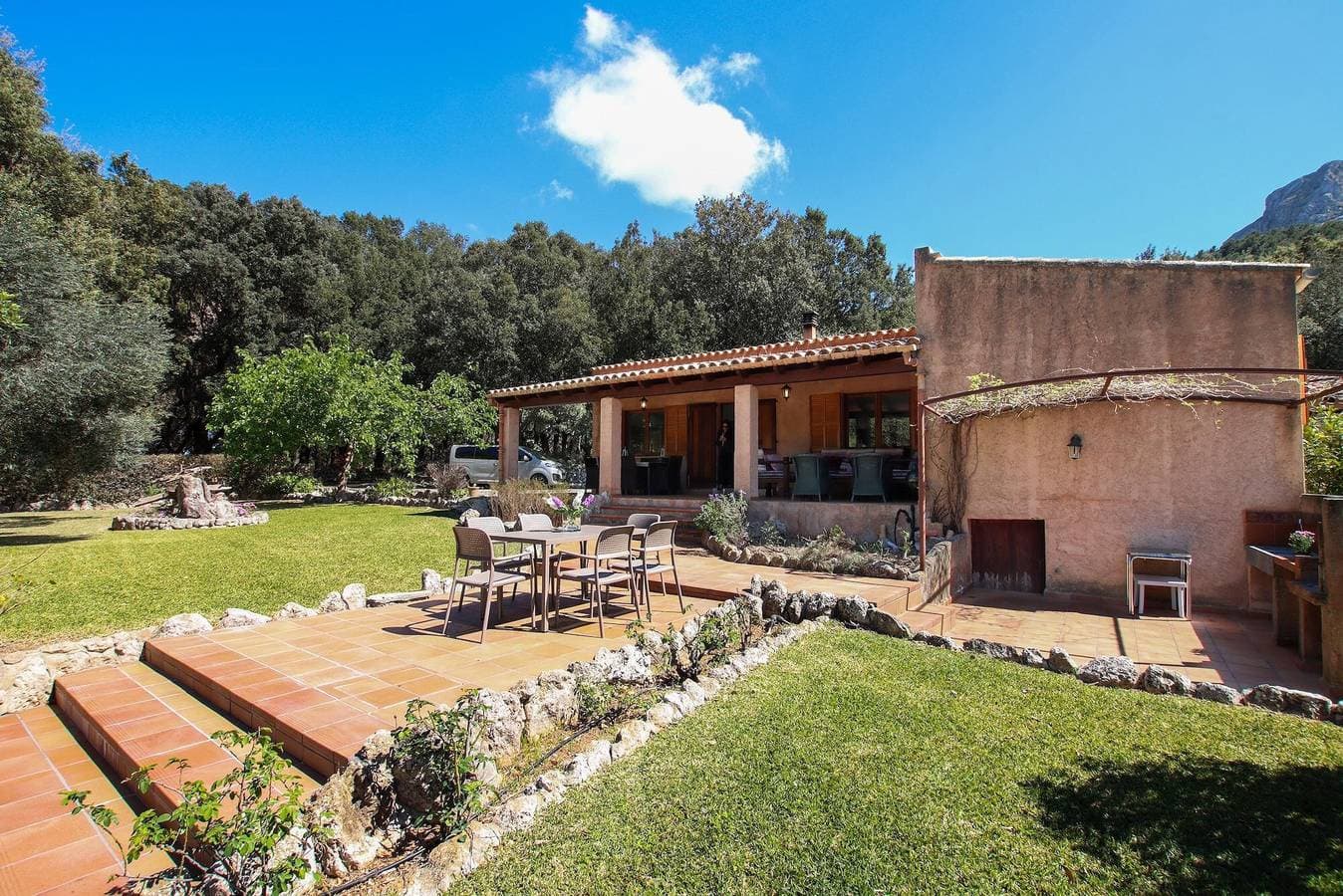 Foto 11 von 27: Finca Casa Porqueres mit Bergblick, Pool und WLAN