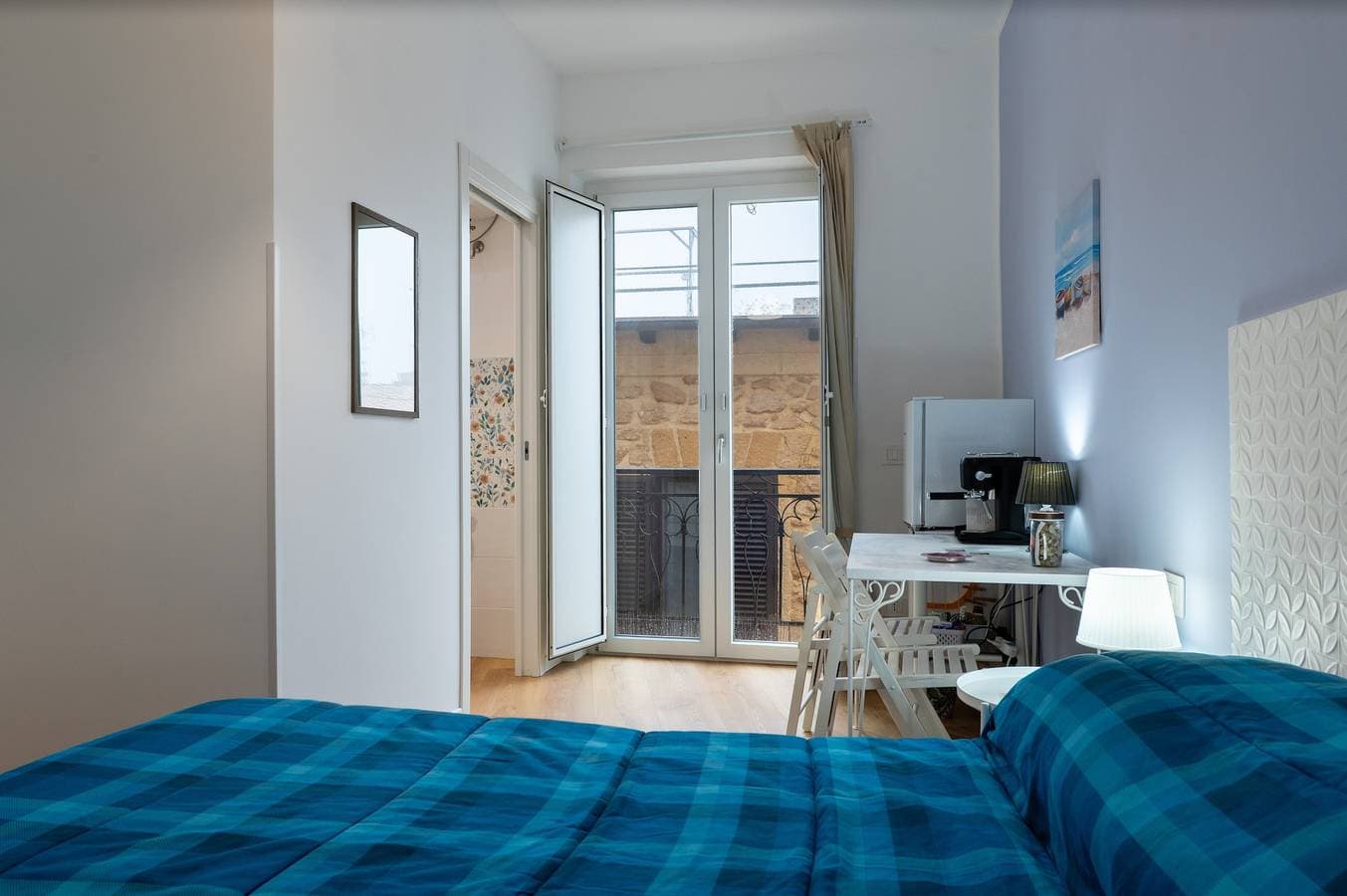 Foto 5 von 26: Zimmer 'Donna Letizia – Doppelzimmer' mit Balkon, WLAN und Klimaanlage