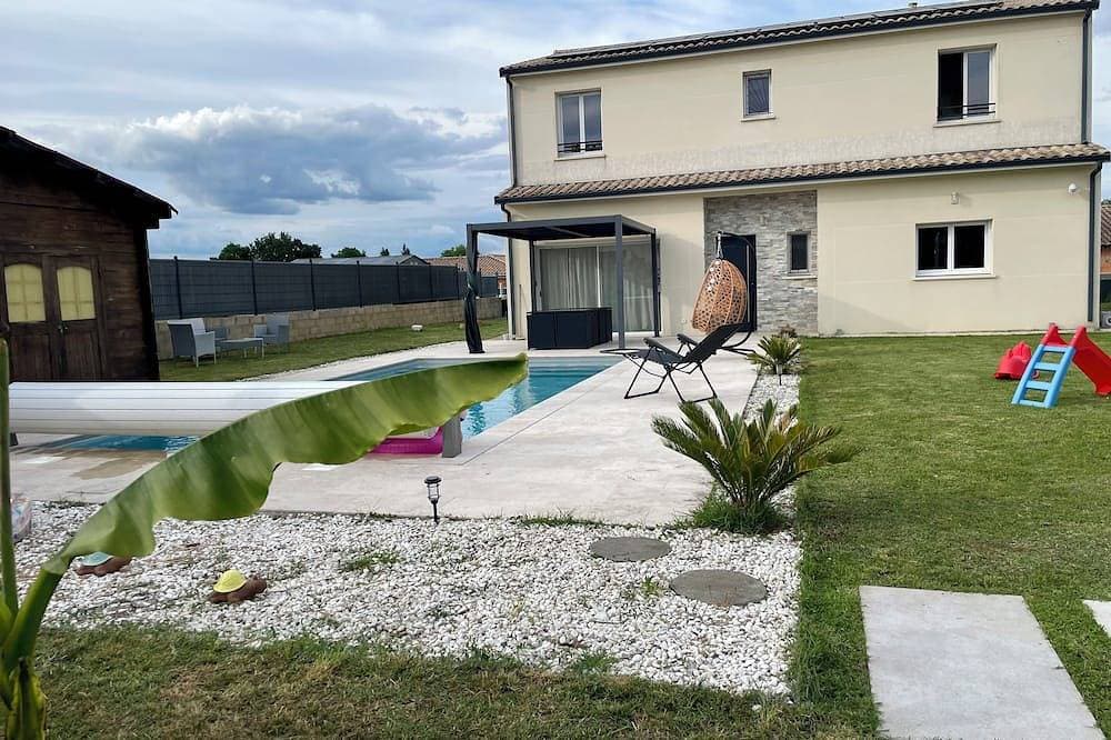 Villa with heated pool 1