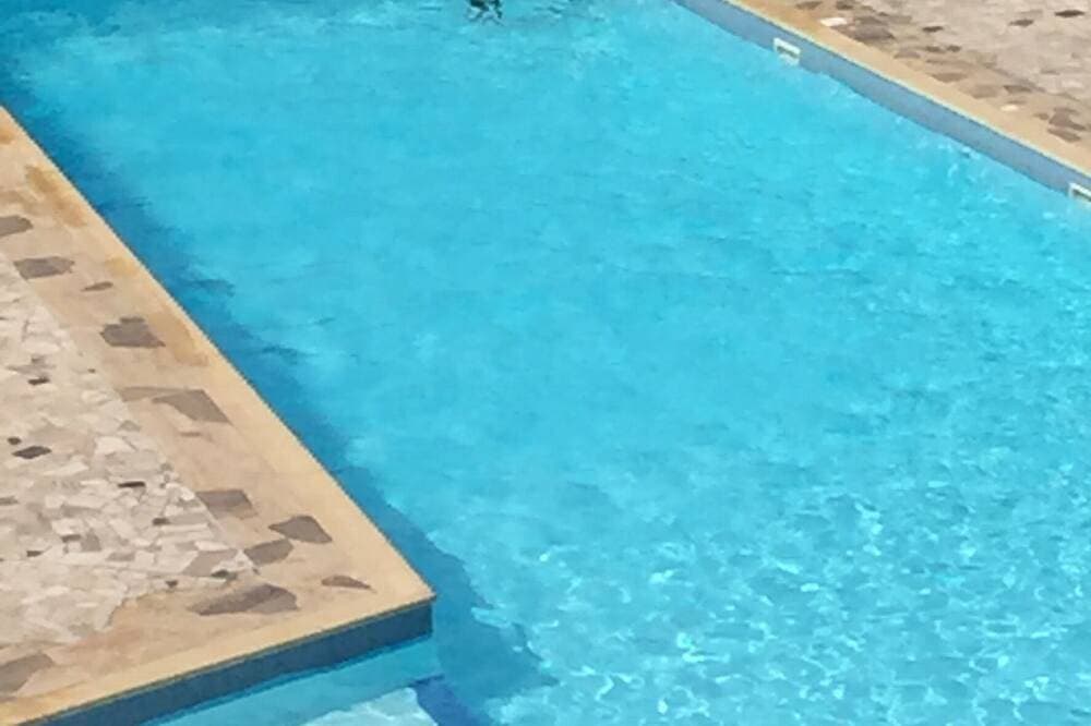 94m2 air-conditioned apartment sea view, swimming pool 3 bedrooms 50m2 terrace Pkg 1