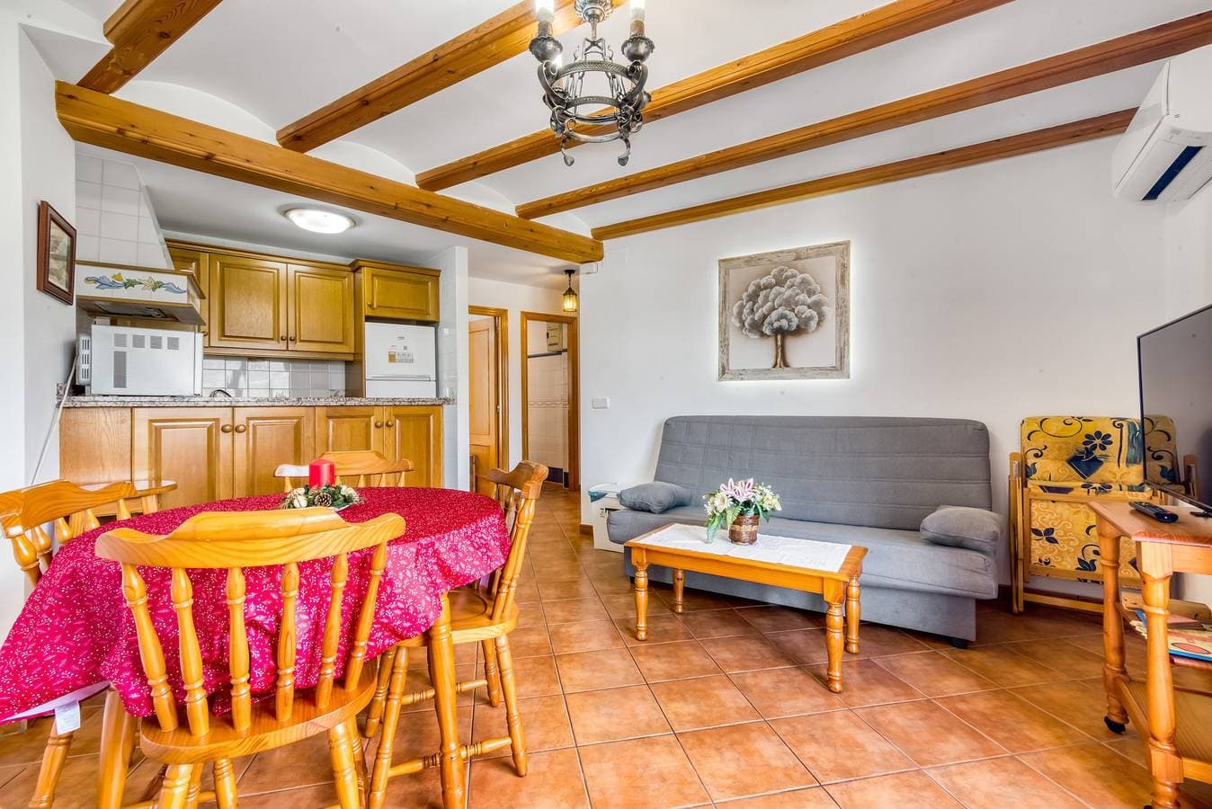 Foto 4 von 31: Ferienwohnung 'Segaria' mit Bergblick, Wi-Fi und Klimaanlage