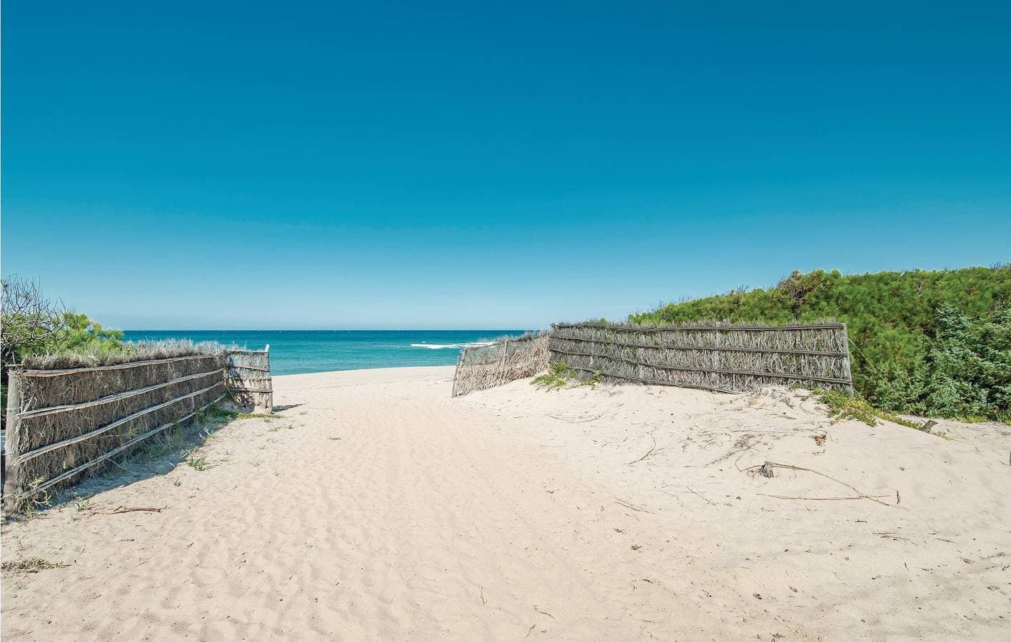 Foto 8 von 23: Appartement am Strand mit Pool und Parkplatz