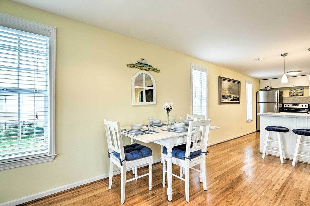 Foto 13 von 24: Neu! Gehobenes Galveston Cottage mit umlaufendem Deck!