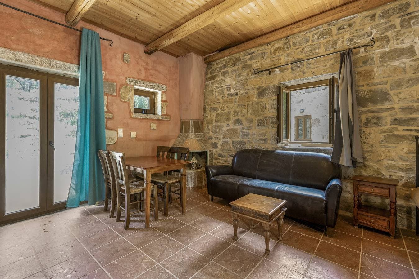 Foto 2 von 31: Finca 'Akros Oreon Ferienwohnung Voliares' mit Bergblick, privater Terrasse und WLAN
