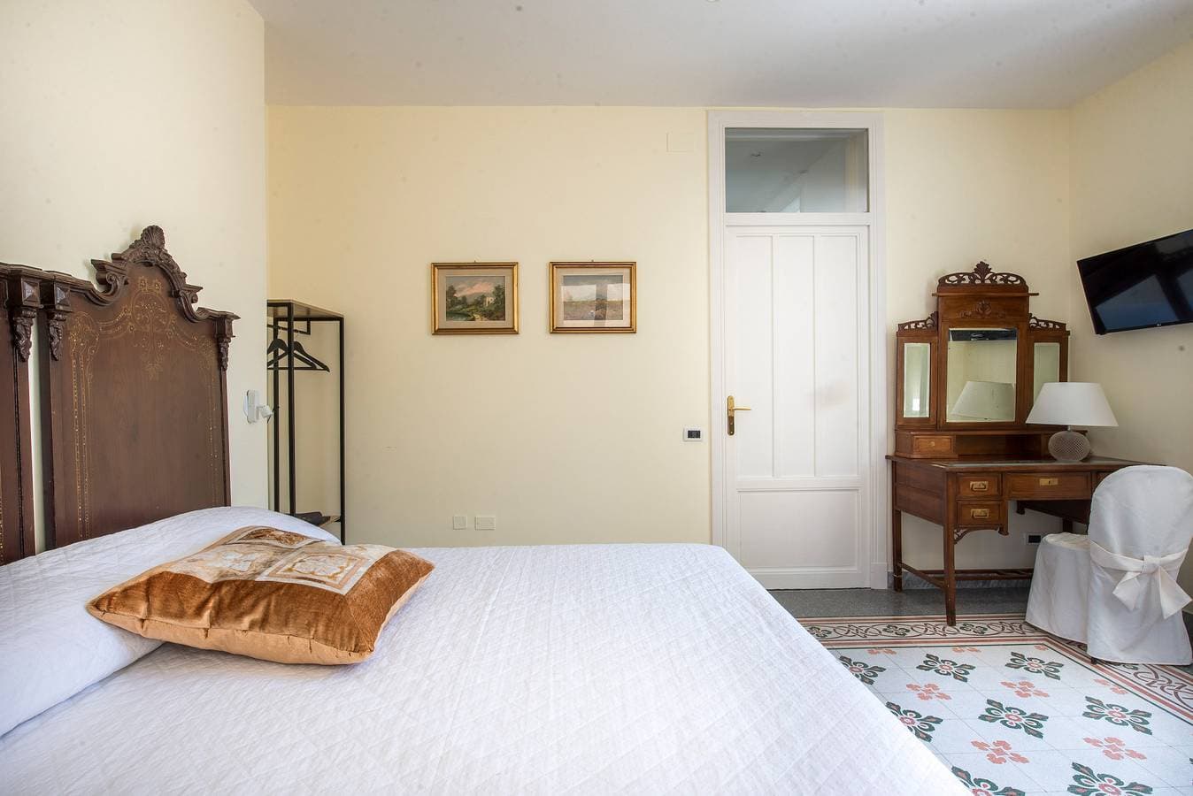 Foto 4 von 28: B&B Villa Liberty sul Mare - Camera Smeraldo by Wonderful Italy