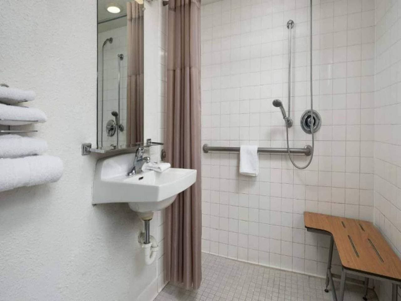 Foto 8 von 29: 1 Doppelbett | Barrierefreie Dusche/Mikrowelle