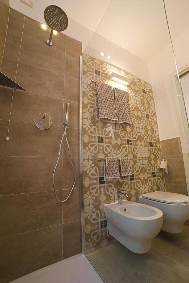 Foto 6 von 9: Double Room with Private Bathroom