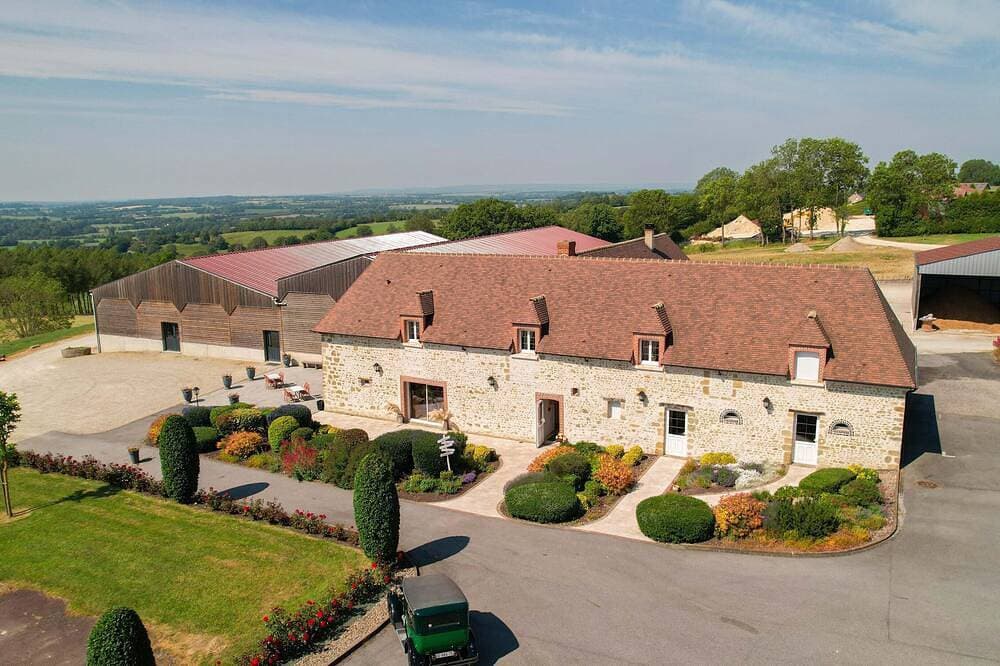 Situé en Normandie, le Domaine de la Poudrière Vous Accueille Toute Lannée 1