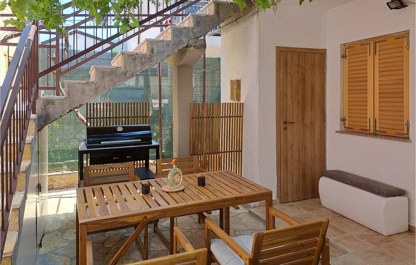 Foto 7 von 25: Gemütliche Ferienwohnung mit Terrasse in der Nähe der Küste und des Stadtzentrums in Donji Karin