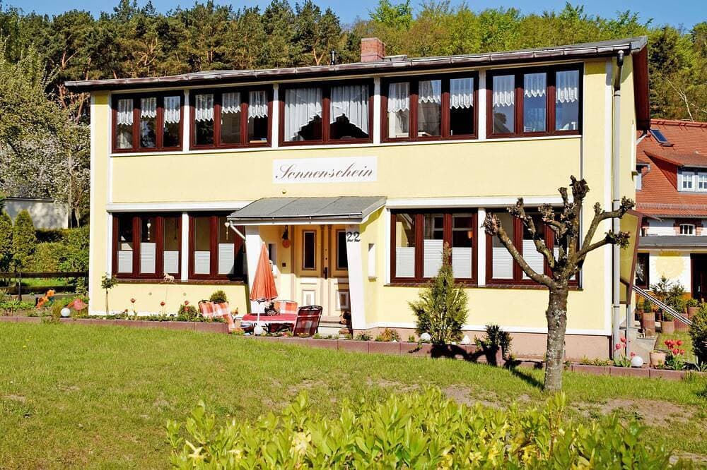 Foto 8 von 16: 02 Ferienwohnung mit Terrasse - Ferienwohnungen mit Terrasse im Ostseebad Sellin