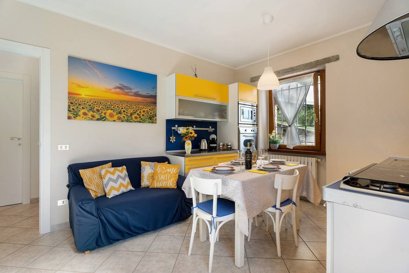 Foto 8 von 26: Ferienwohnung 'Res Jasmine- Appartamento Yellow' mit Bergblick, Gemeinschaftsgarten und Wi-Fi