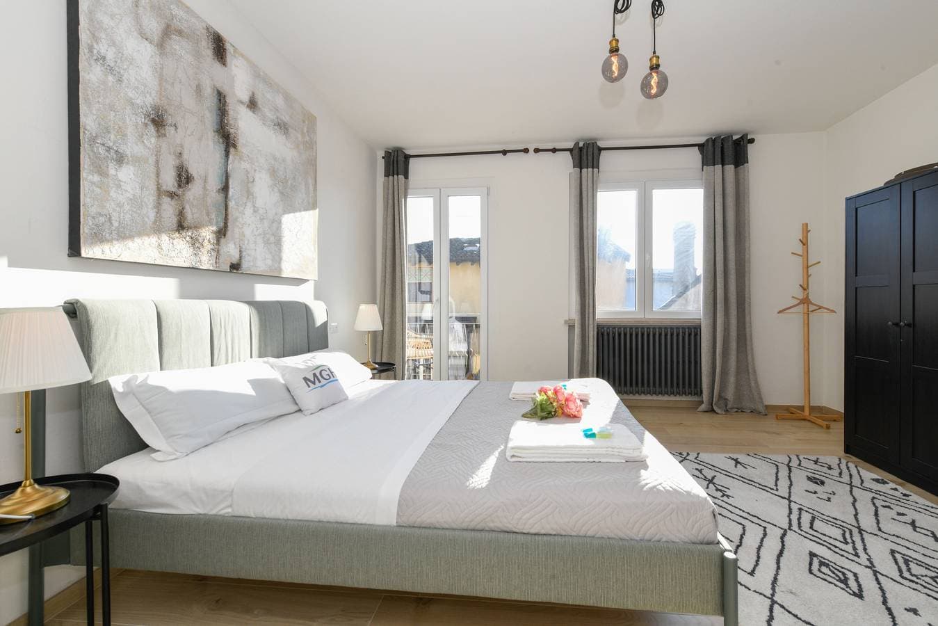 Foto 13 von 64: Mgh Luxury - Sunset Lakeview House Desenzano