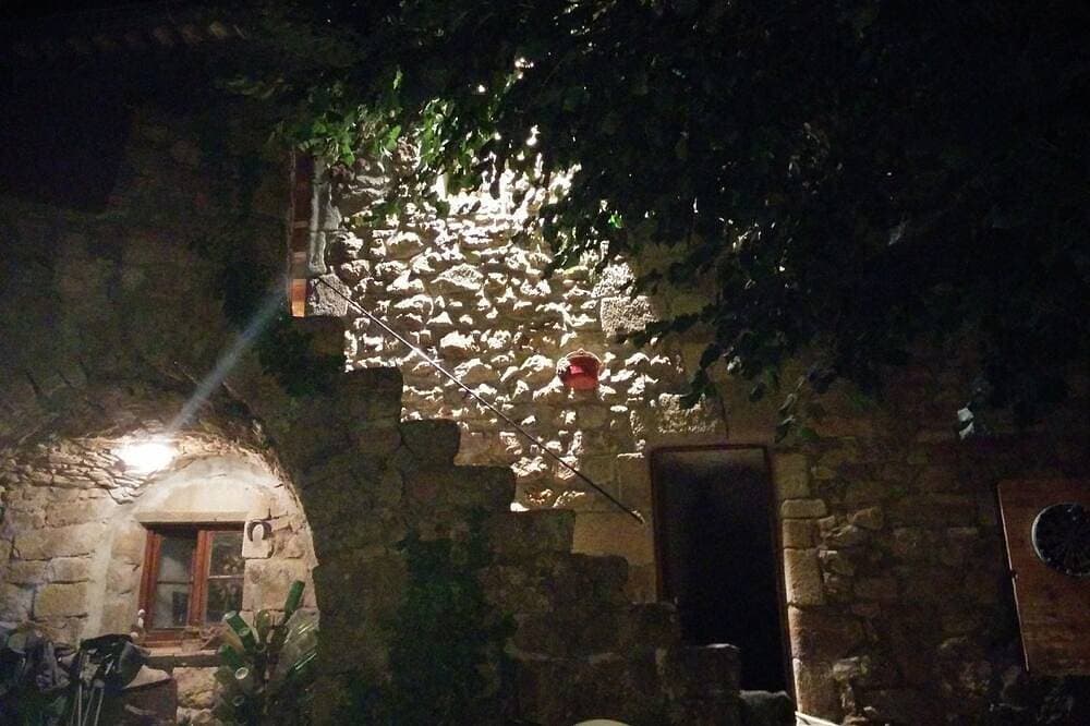 Foto 12 von 30: Wunderschön gelegenes authentisches Ferienhaus aus Naturstein mit kleinem Pool