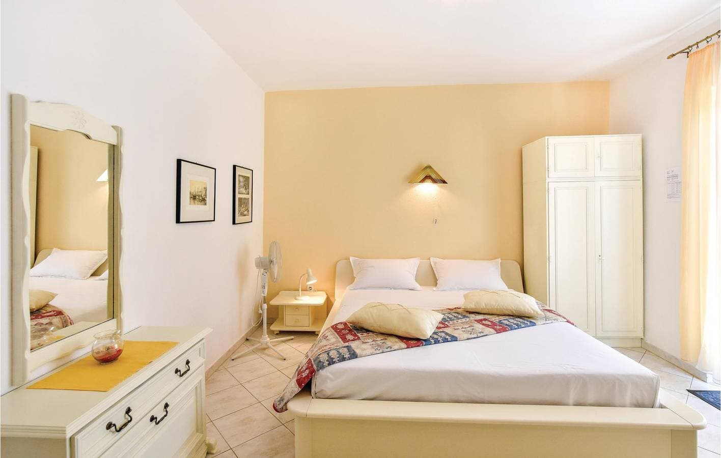 Foto 2 von 22: Urlaub am Meer: Gemütliche Ferienwohnung mit Terrasse, Parkplatz und Küche – 1,5 km vom Strand entfernt