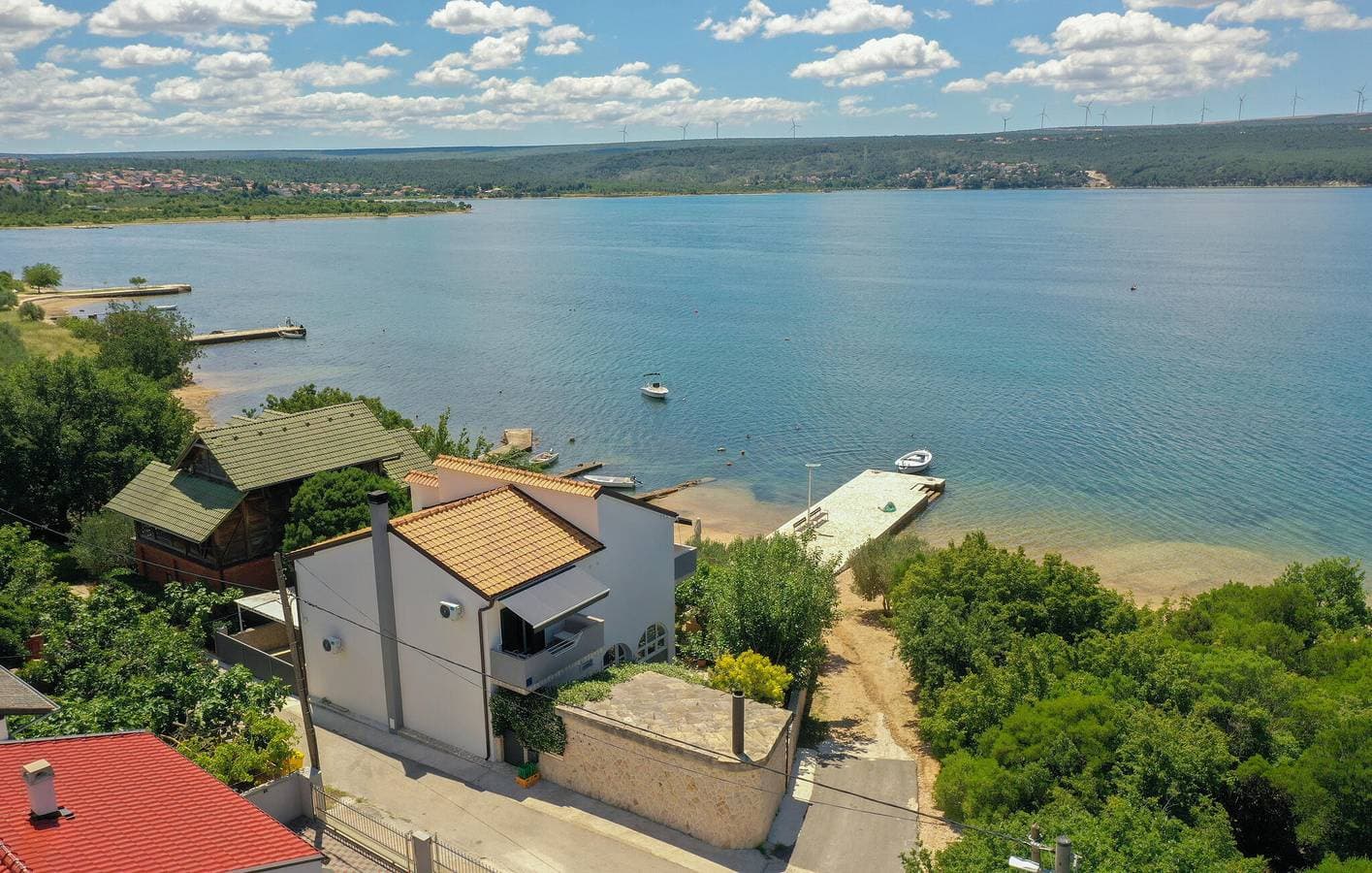 Foto 5 von 33: Apartment mit Meerblick, Terrasse, Küche und Parkplatz in der Nähe von Donji Karin