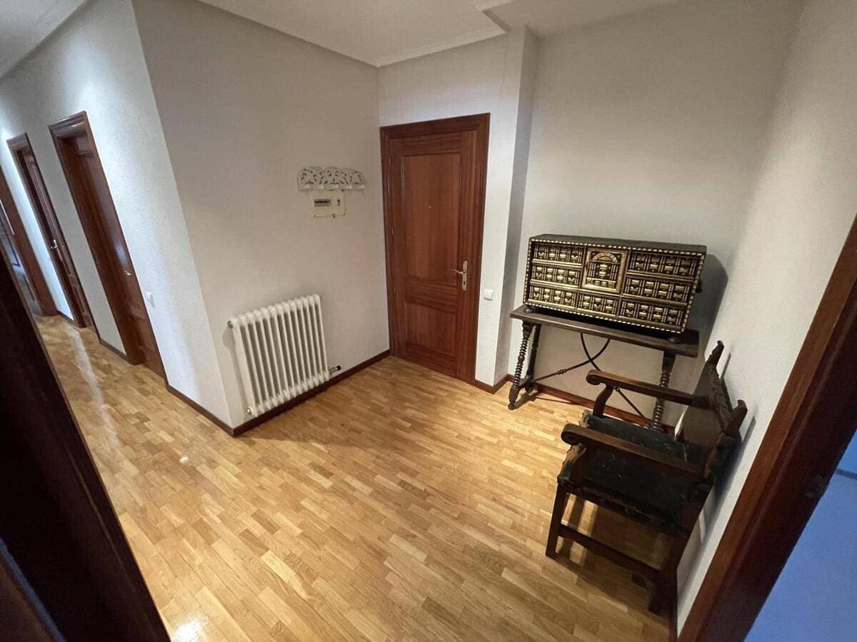 Foto 5 von 12: Three-Bedroom Apartment