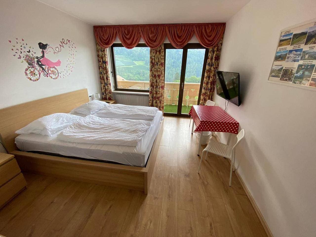 Foto 12 von 33: Double Room with Balcony