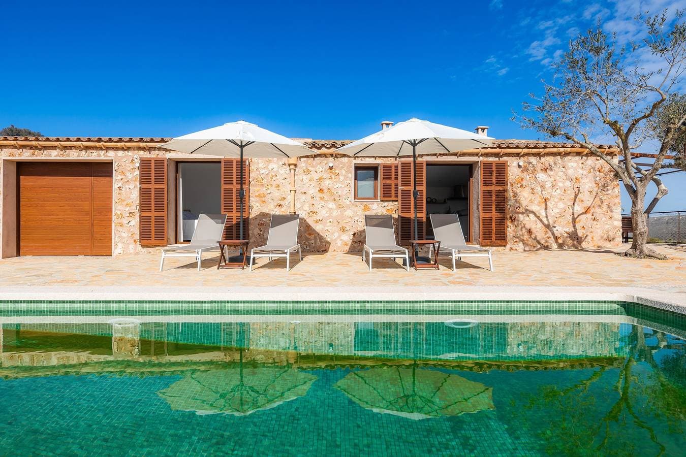 Foto 2 von 26: Landhaus "Can Jaume" mit Pool, Terrasse, Bergblick & WLAN