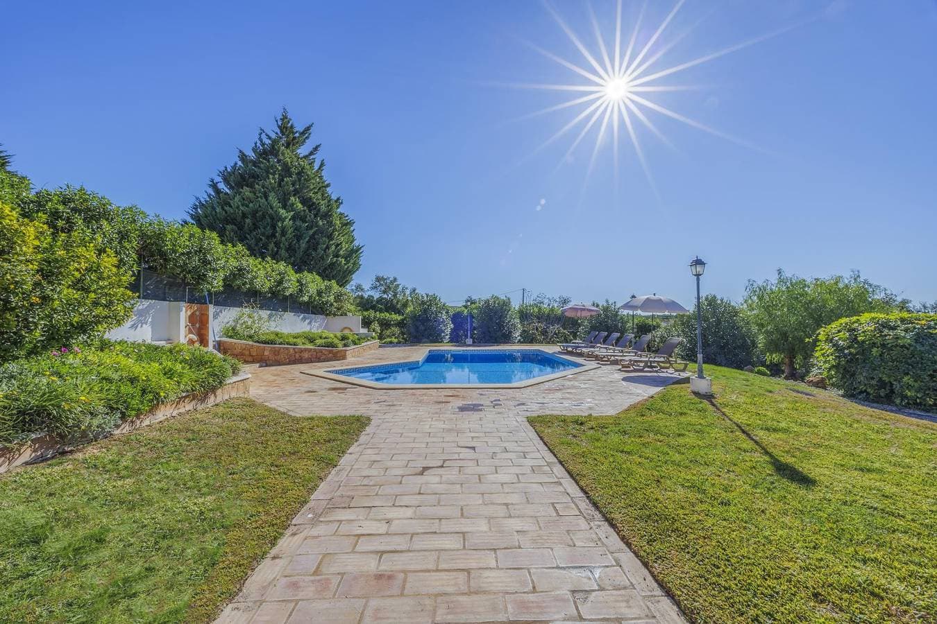 Foto 2 von 37: Villa für 6 Personen mit Garten