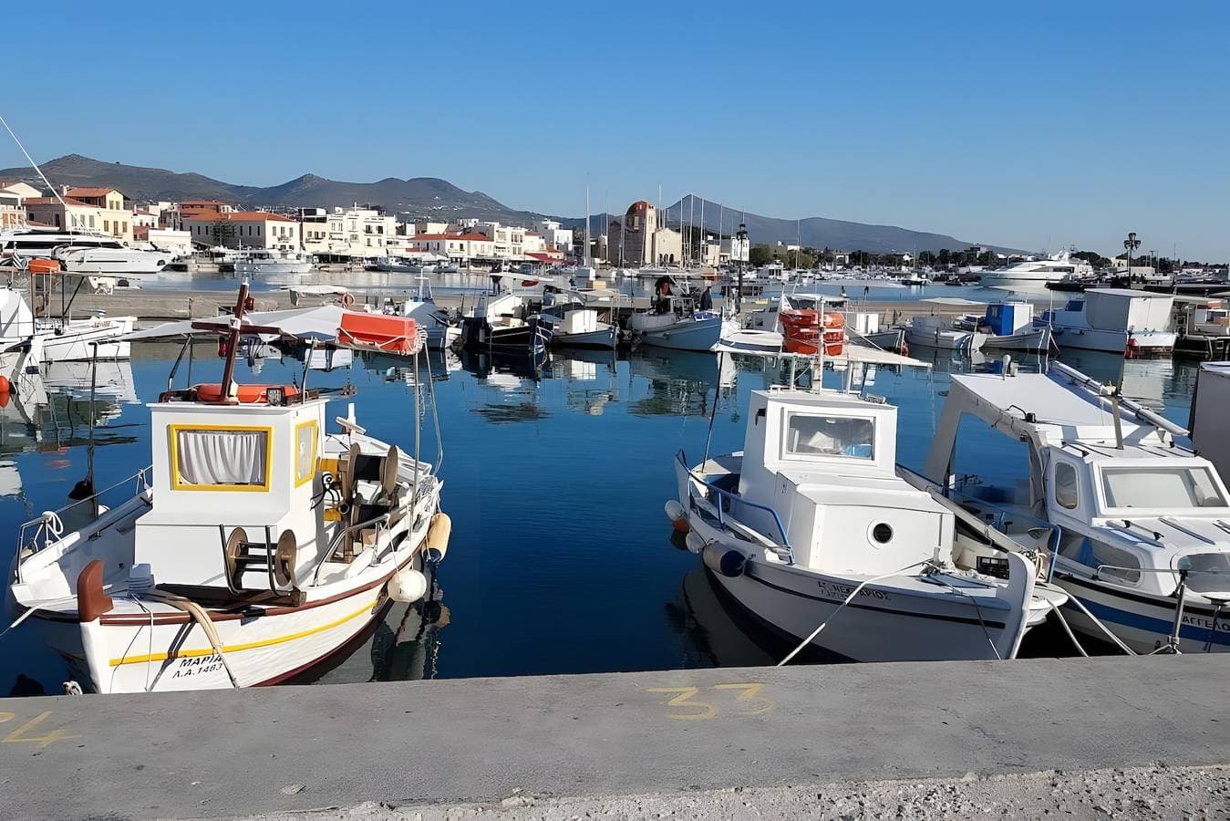 Foto 10 von 29: Apartment 'Aegina Luxury' mit Bergblick, WLAN und Klimaanlage