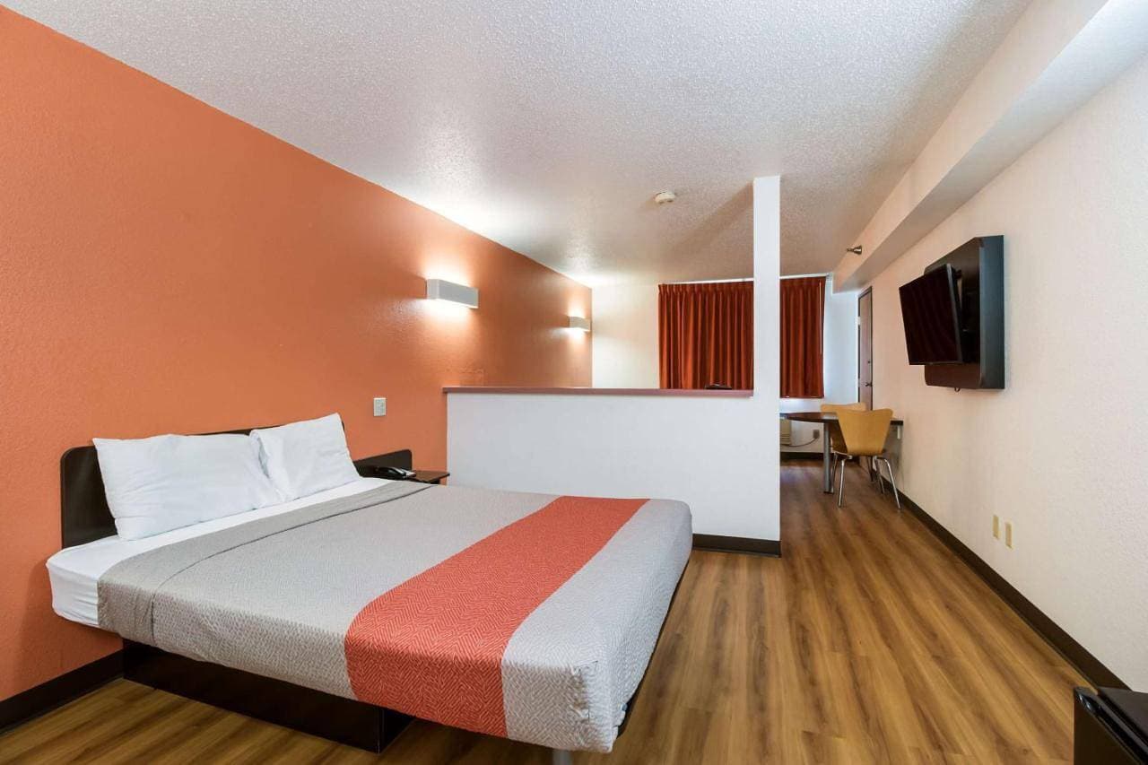 Motel 6-Davenport, IA 1