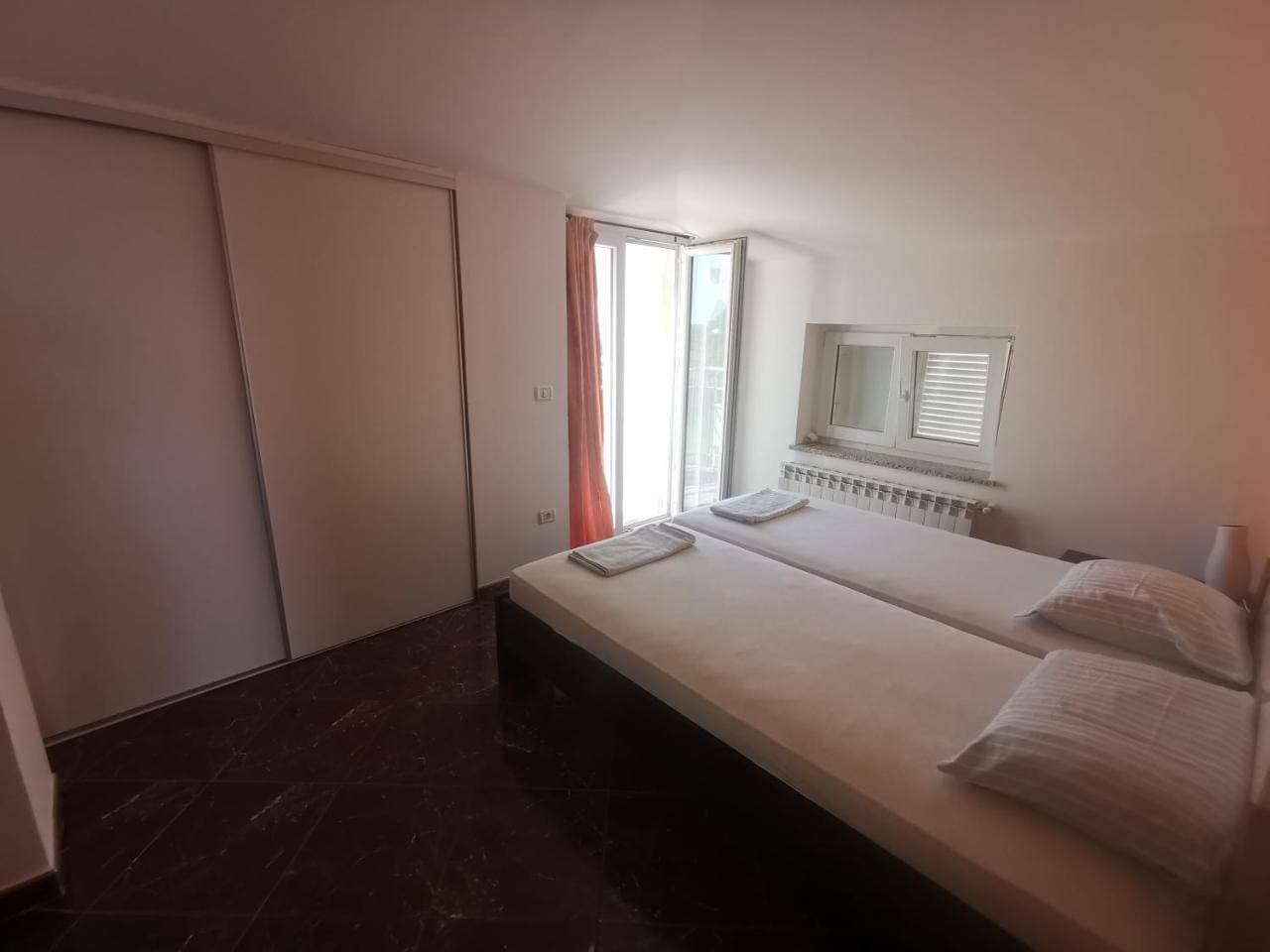 Foto 12 von 14: Two-Bedroom Apartment