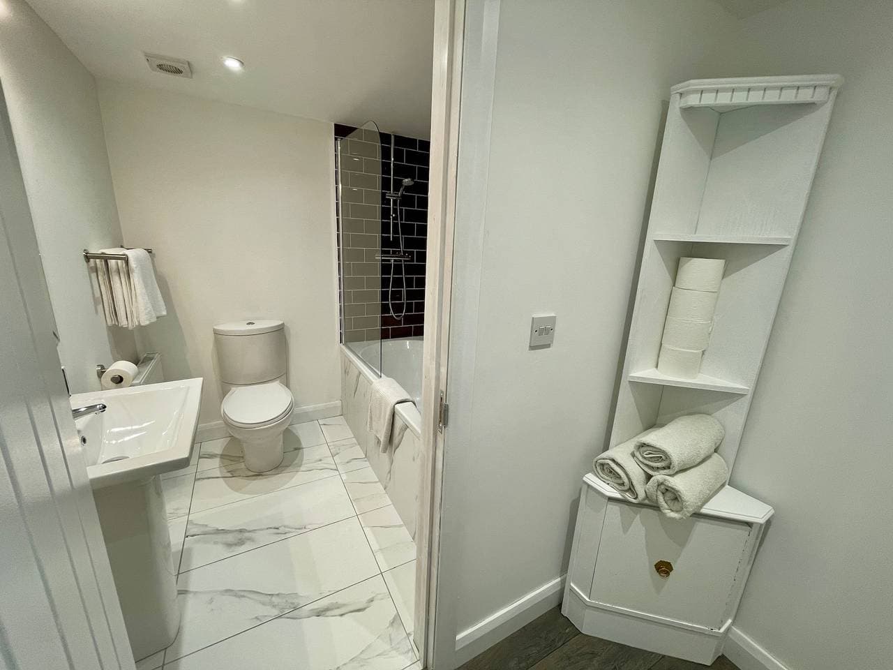 Foto 8 von 10: Studio Apartment in Londonderry