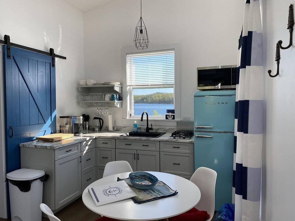 Foto 3 von 26: Rock Haven Cottage, on the ocean!