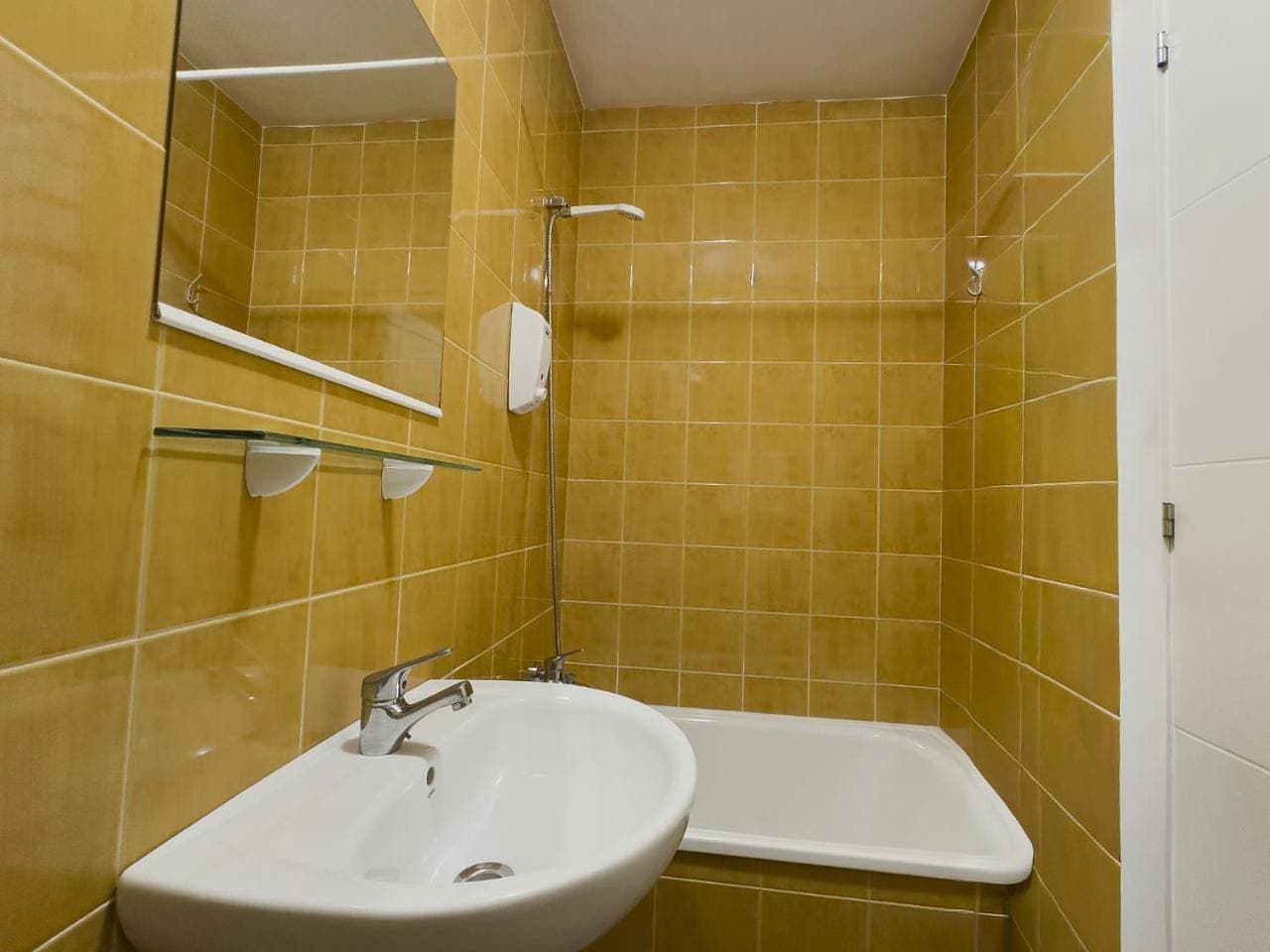 Foto 9 von 10: Double Room with Private Bathroom