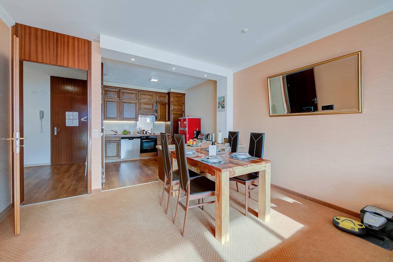 Foto 5 von 30: Panorama Maggiore Apartment with Pool in Locarno