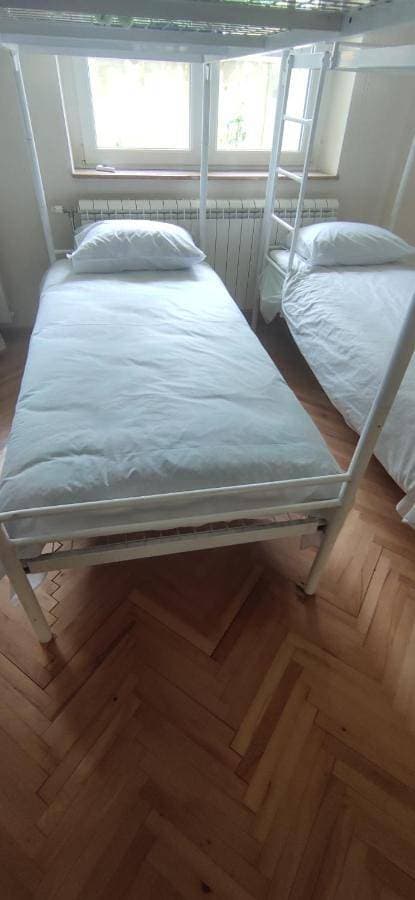 Foto 12 von 29: Double Room with Shared Toilet