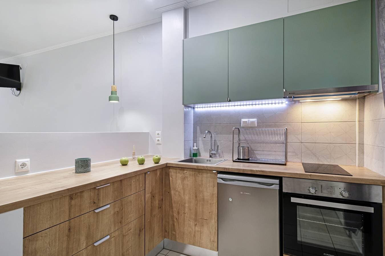 Foto 6 von 18: Einzimmerapartment 'Elaia 5' mit Bergblick, WLAN und Klimaanlage