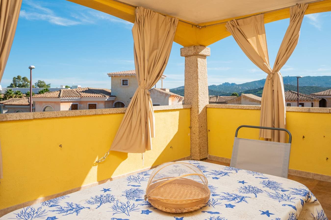 Foto 4 von 26: Ferienhaus 'Seahouserent' mit großer Meerblick-Terrasse, Garten und WLAN