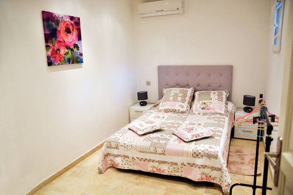Foto 2 von 14: Air-Conditioned Villa With Pool - Cote D'Azur - Pets Welcome