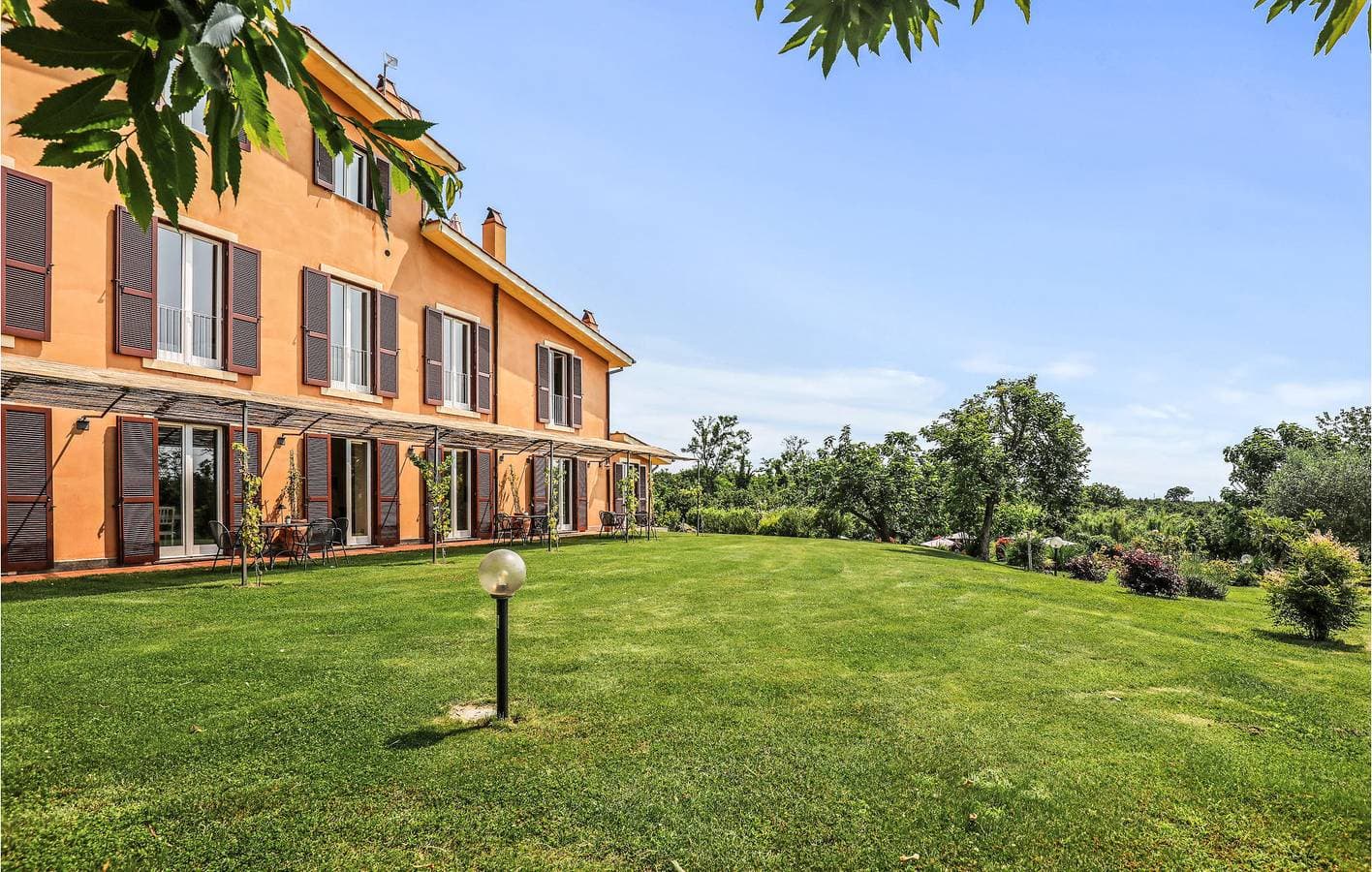 Gemütliche Ferienwohnung mit Pool, WLAN und Parkplatz, 2 km von Capranica entfernt 1