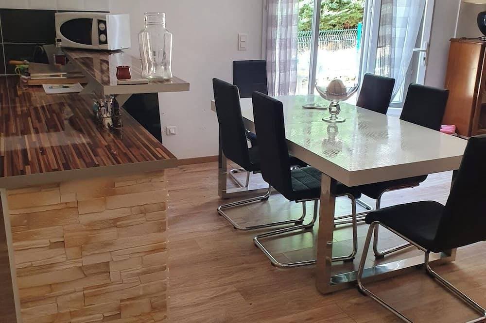 Lovely apartment in a peaceful green setting on the village heights. 1