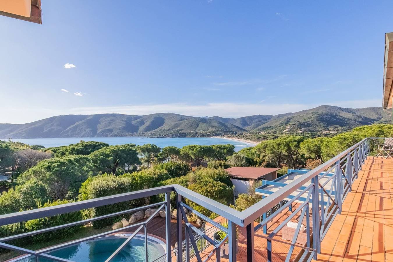 Foto 5 von 107: Villa für 10 Personen mit Garten