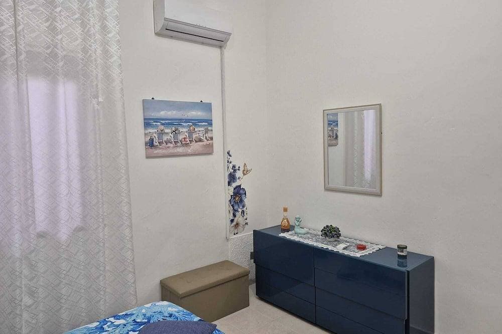 Foto 3 von 13: Small Brazil Home 1 minute from metro stop and 5 minutes from the beach