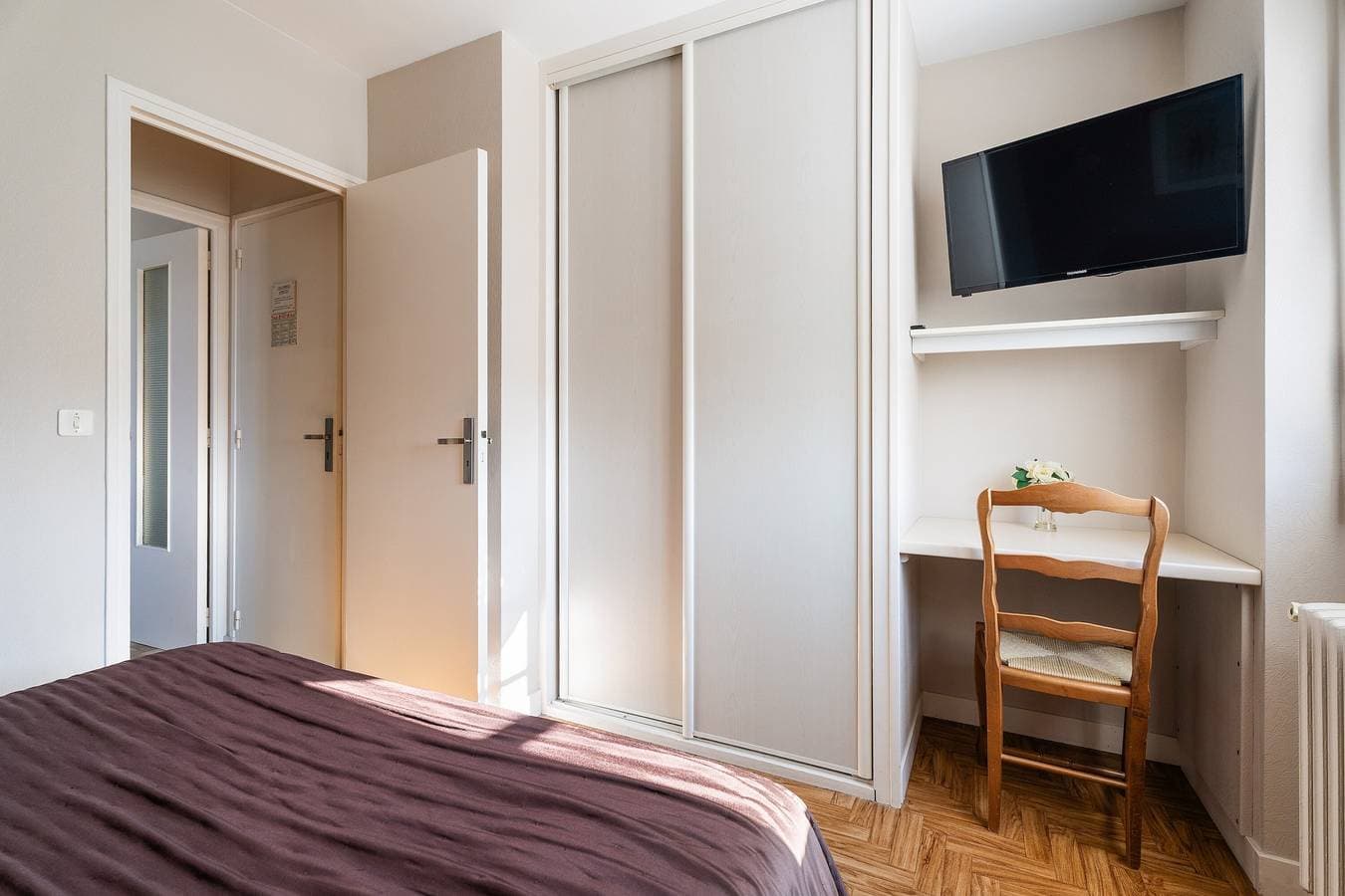 Foto 5 von 20: Bed and Breakfast 'La Mansardière - Zimmer 4' mit Gemeinschaftsgarten und WLAN