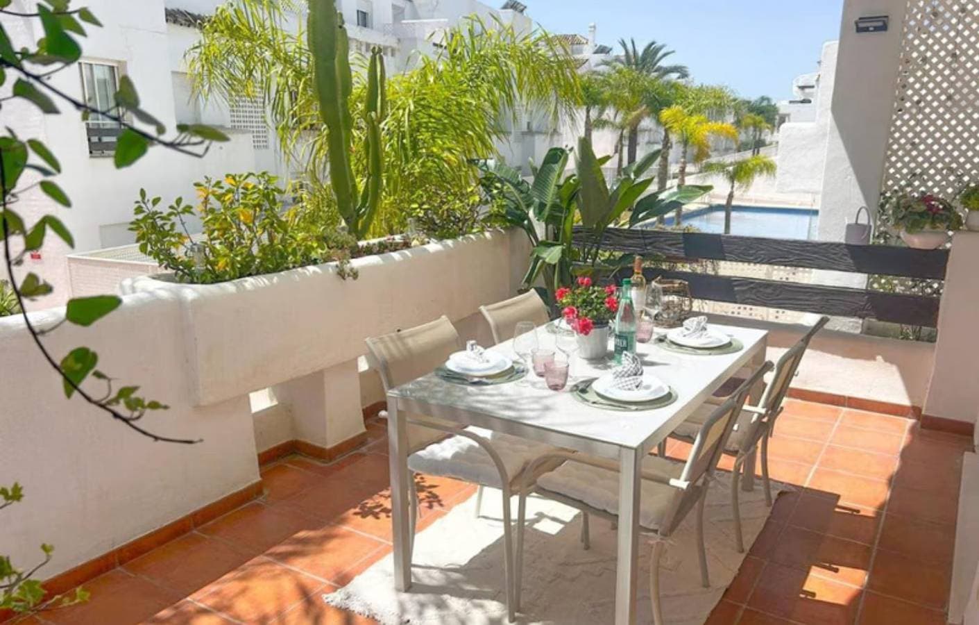Geräumiges Apartment in Estepona mit Pool- und Golfblick 1