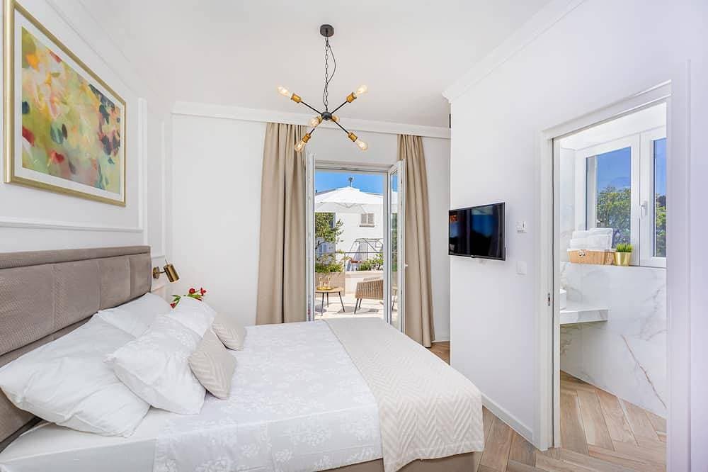 Stylish room with cozy terrace , Free parking 1