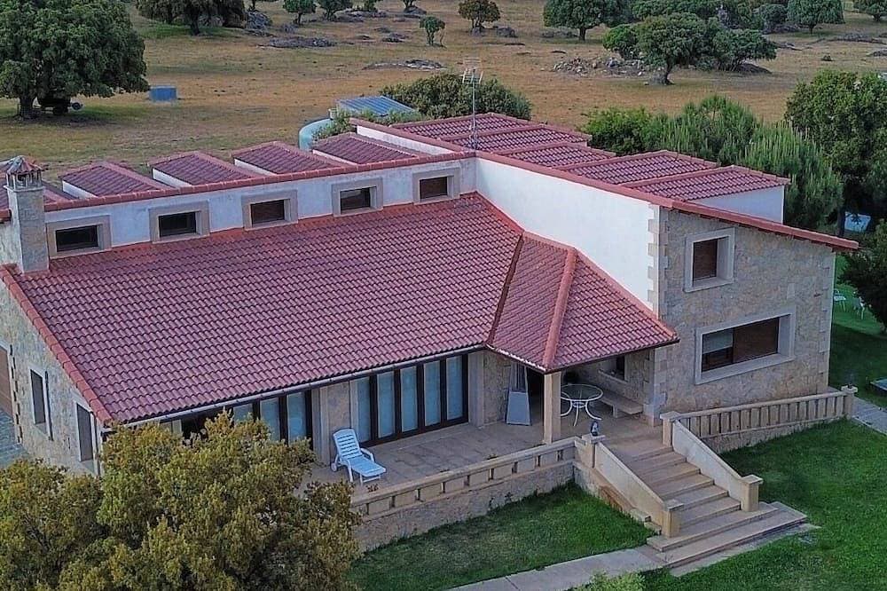 Casa De Campo En La Sierra De Avial En Finca De 14 Ha Para Uso De Los Huéspedes 1