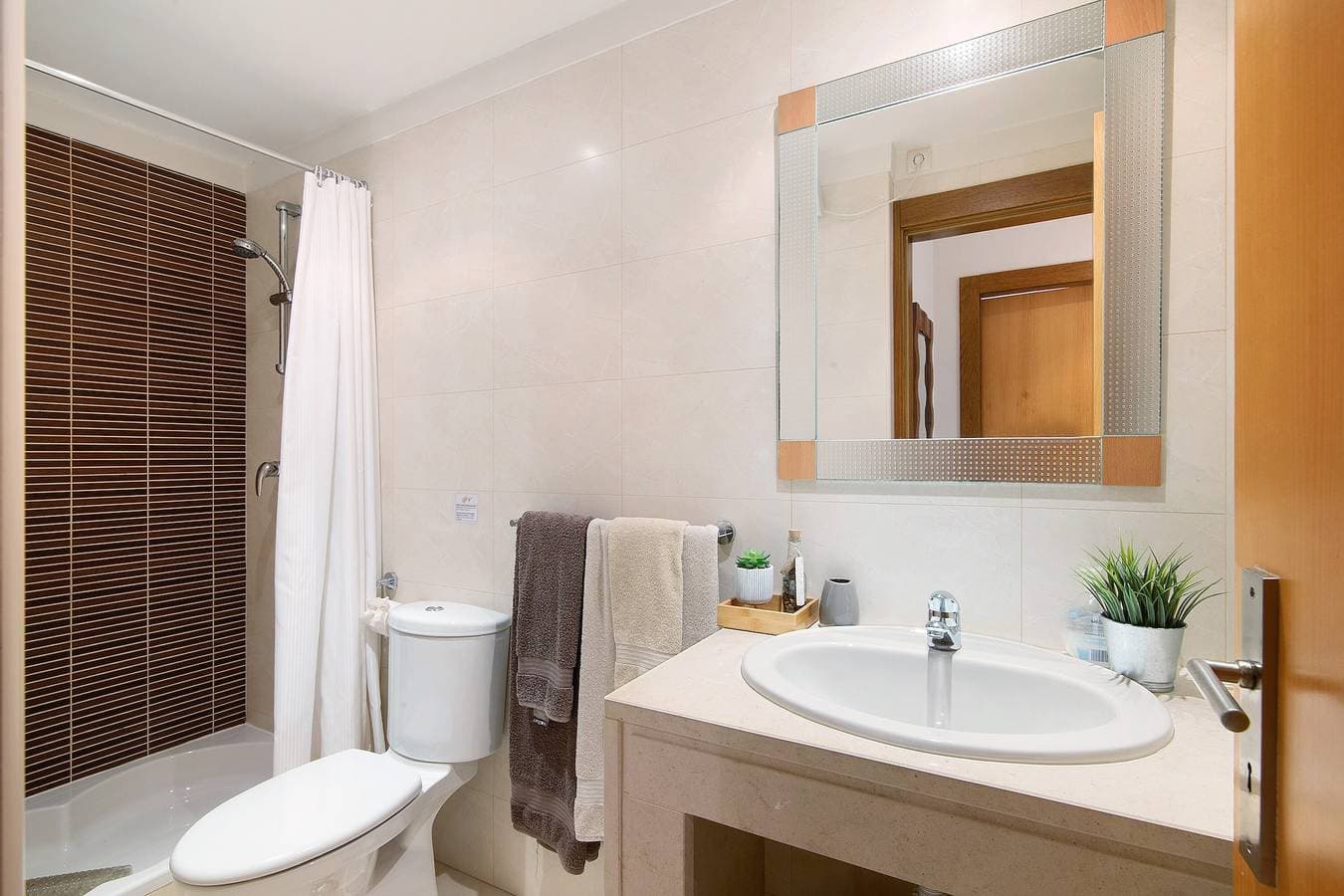 Foto 10 von 23: Ferienwohnung 'Condomínio Quinta Do Vale' mit Gemeinschaftspool, WLAN und Klimaanlage