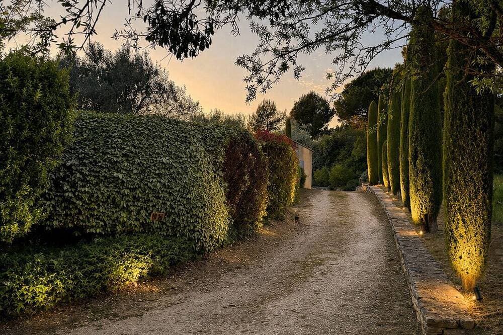 Foto 12 von 30: La Pergola — Where the Luberon Comes Inside