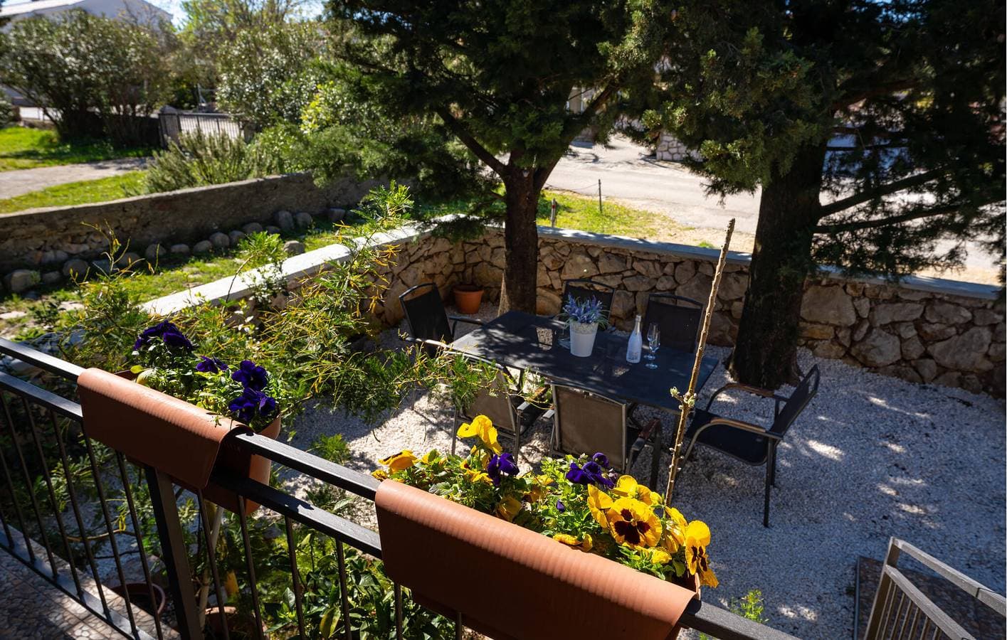 Foto 11 von 37: Gemütlich, 1,5 km vom Strand entfernt: 90 m² große Wohnung mit WLAN, Küche und Terrasse